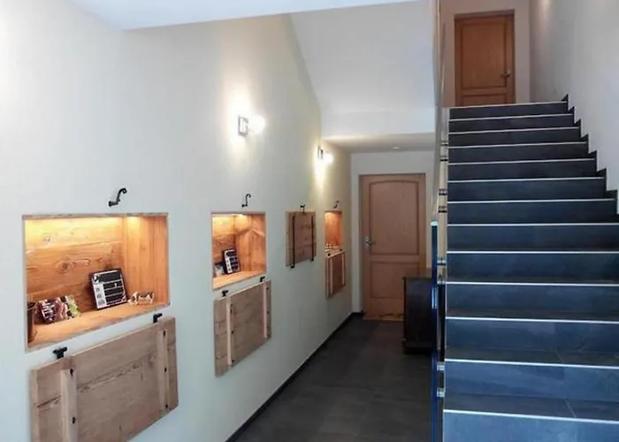 In Renoviertes - 3 Pers- By Interhome